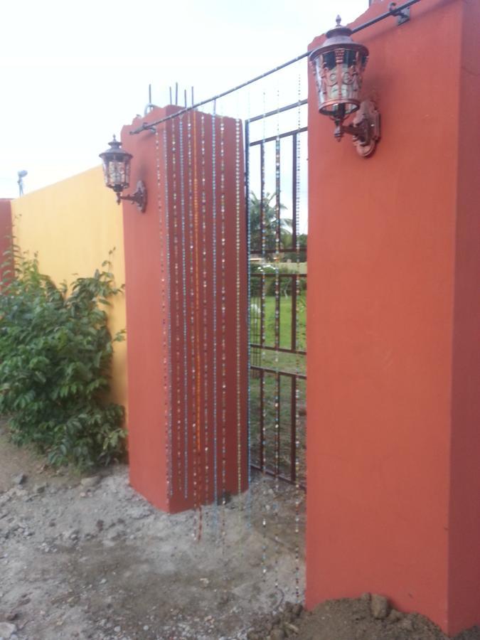Golden Lilies Hotel Kokrobite Exterior photo