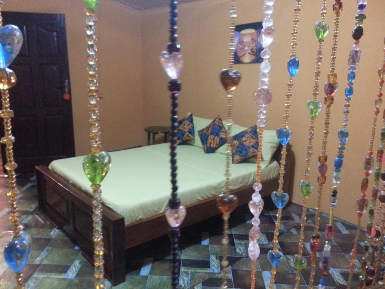 Golden Lilies Hotel Kokrobite Exterior photo