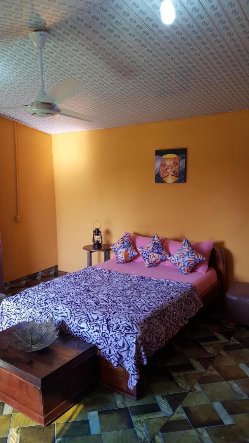 Golden Lilies Hotel Kokrobite Exterior photo